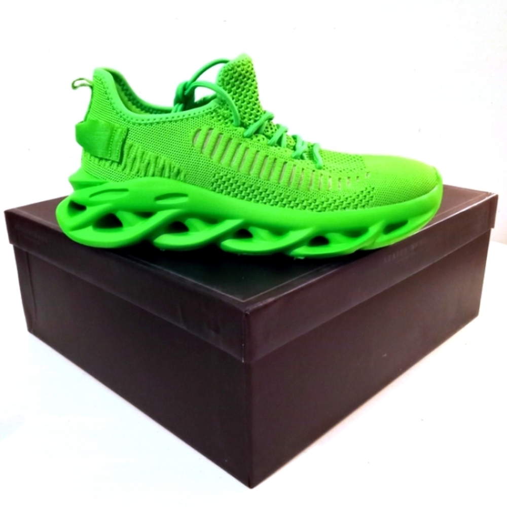 NWT NIB🎁FREE GIFT INCLUDED Sneakers Stretch Knit Upper Texture Rubber Outsole - Picture 6 of 10
